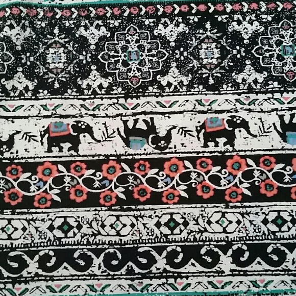 🌵NWOT Ornate Racerback Tank Top - Picture 3 of 3